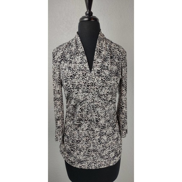 VINCE‎ CAMUTO: V Neck, Black/White/Pink Top with Ruched Sides, Size Medium - Picture 1 of 6